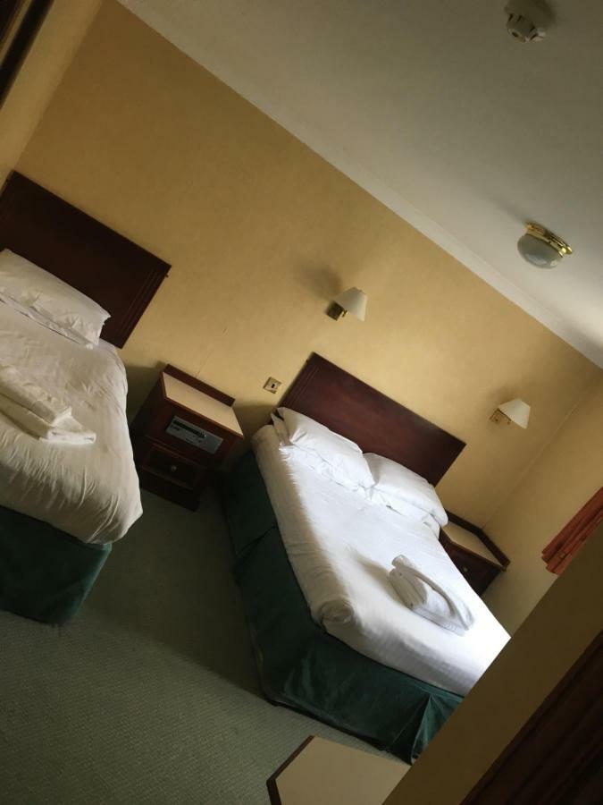 Cedar Tree Hotel Руджлі Екстер'єр фото