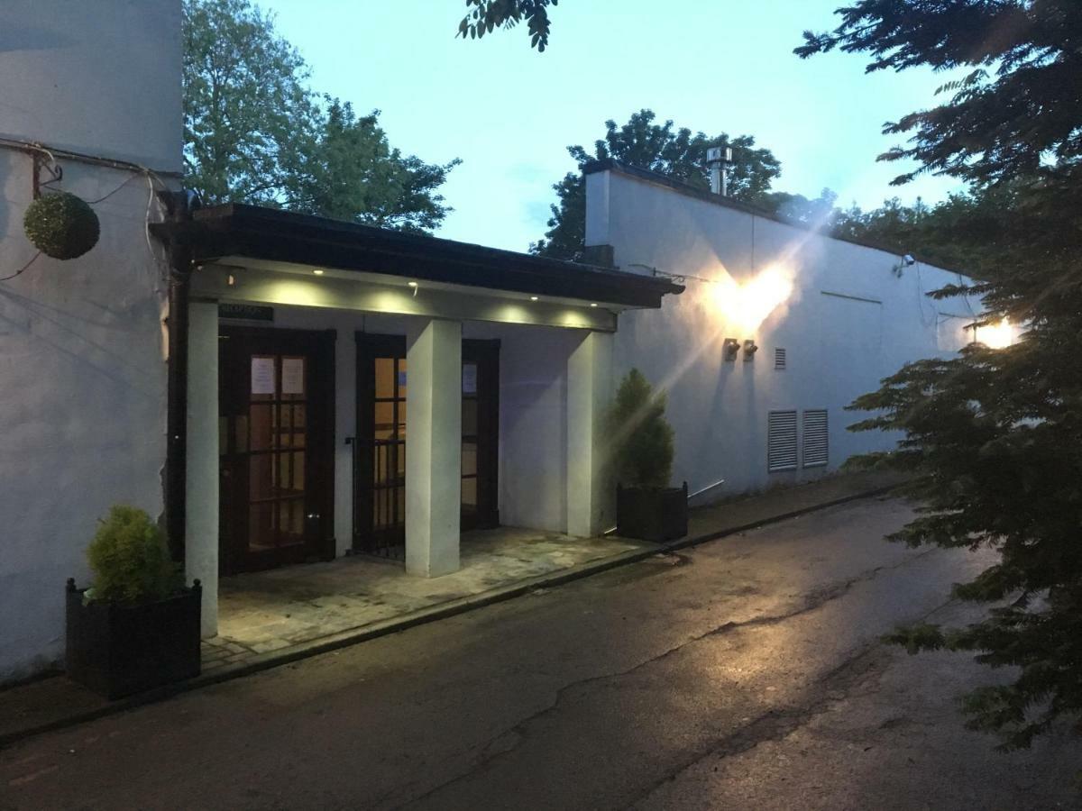 Cedar Tree Hotel Руджлі Екстер'єр фото